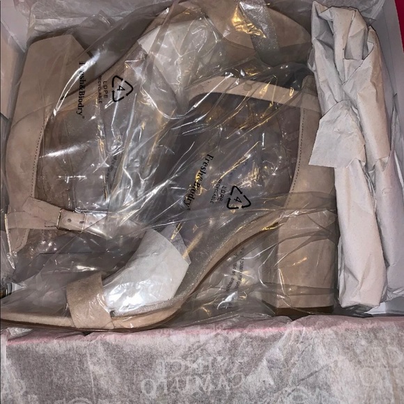 Vince Camuto Block Heel strap Sandal Almond Beige - Picture 7 of 8